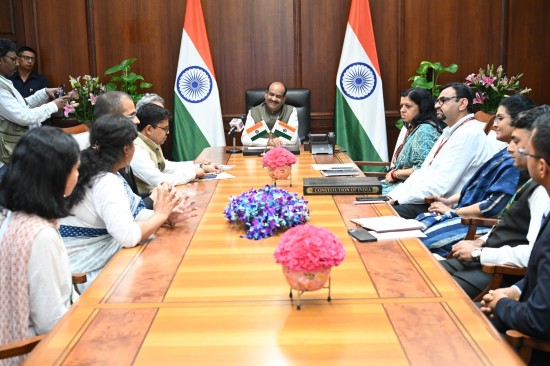 लचीलेपन, नवाचार, समावेश और विकास के बारे में भारत की गाथाएं प्रामाणिकता और ईमानदारी के साथ बताई जानी चाहिए: लोकसभा अध्यक्ष