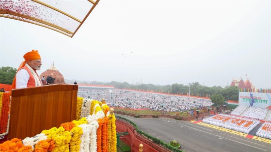 79वें स्वतंत्रता दिवस के अवसर पर लाल किले की प्राचीर से प्रधानमंत्री नरेन्द्र मोदी के संबोधन का YouTube पर सजीव प्रसारण