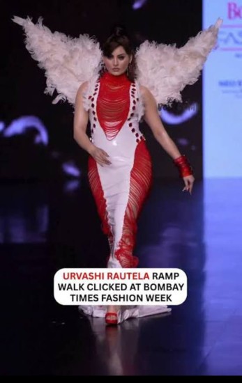 भारत की पहली एंजेल बनीं उर्वशी रौतेला