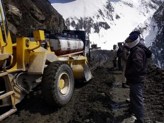 बीआरओ ने सामरिक महत्व के श्रीनगर-लेह राजमार्ग को चार महीने बाद खोला 
