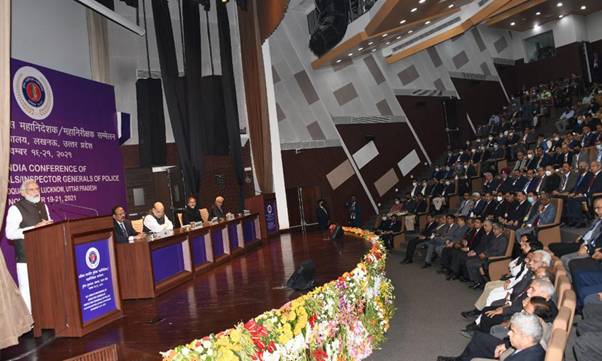 प्रधानमंत्री श्री नरेंद्र मोदी लखनऊ में आयोजित 56वें पुलिस महानिदेशक/महानिरीक्षक सम्मेलन में सम्मिलित हुए 