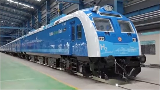 भारत की पहली हाइड्रोजन संचालित ट्रेन (PIB Backgrounder): हरित रेल गतिशीलता को बढ़ावा