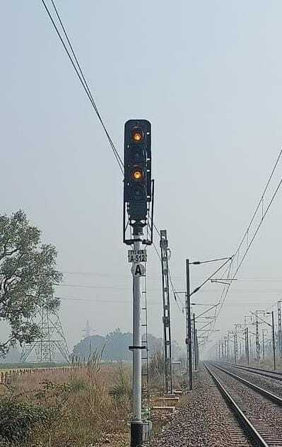 गाजियाबाद - पं. दीन दयाल उपाध्याय खंड (762 किलोमीटर) भारतीय रेल का सबसे लंबा पूर्ण स्वचालित ब्लॉक सिग्नलिंग खंड बन गया है: रेल मंत्रालय