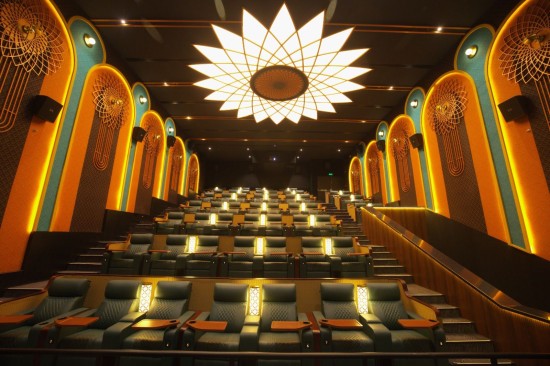 सिनेमा का नया ब्रांड: अजय देवगन का देवगन सिनेएक्स स्टेशन में लेकर आया लग्ज़री मल्टीप्लेक्स का भविष्य