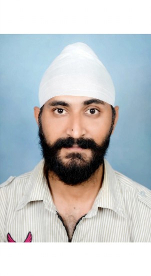 ग़ज़ल (बलजीत सिंह 'बेनाम'): हाँ में हाँ कहने की आदत अब नहीं! ....
