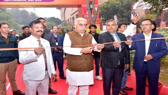 उत्तर प्रदेश: इंदिरा गांधी प्रतिष्ठान में सिल्क एक्सपो-2026 का उद्घाटन प्रदेश के सूक्ष्म, लघु एवं मध्यम उद्यम तथा रेशम उद्योग मंत्री राकेश सचान ने किया