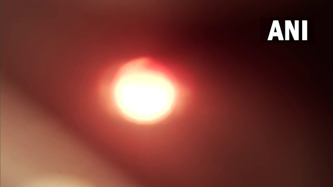 आसमान में सूर्य ग्रहण दिखाई दिया