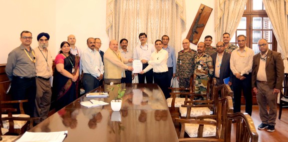 आत्मनिर्भर भारत: रक्षा मंत्रालय ने बीईएल के साथ 3,000 करोड़ रुपये के दो एकीकृत इलेक्ट्रॉनिक युद्ध प्रणाली 'प्रोजेक्ट हिमशक्ति' की खरीद के लिए अनुबंध पर हस्ताक्षर किए: रक्षा मंत्रालय