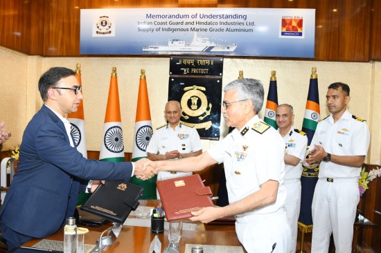 भारतीय तटरक्षक बल ने जहाजों के निर्माण के लिए स्वदेशी समुद्री-वर्गीकृत एल्यूमीनियम के उत्पादन एवं आपूर्ति के उद्देश्य से निजी क्षेत्र के साथ समझौता ज्ञापन पर हस्ताक्षर किए: रक्षा मंत्रालय
