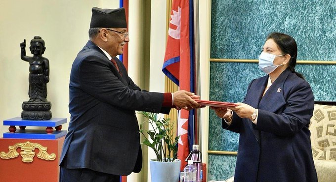 नेपाल: माओवादी केंद्र के पुष्प कमल दहल ने नेपाल के अगले प्रधानमंत्री के रूप में अपनी उम्मीदवारी के संबंध में राष्ट्रपति को पत्र सौंपा  
