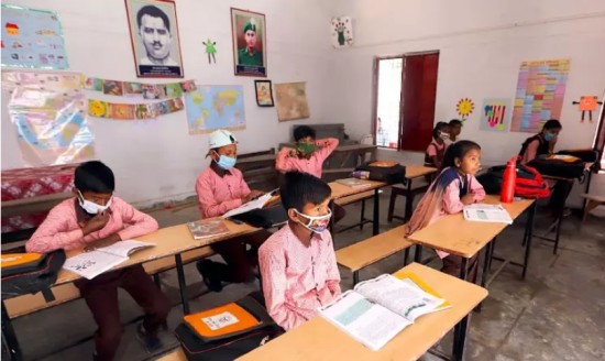 लाइव लॉ: उत्तर प्रदेश में प्राथमिक विद्यालयों के विलय की योजना को चुनौती देने वाली याचिकाएं हाईकोर्ट में खारिज