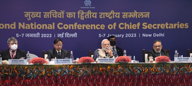 प्रधानमंत्री ने नई दिल्ली में मुख्य सचिवों के सम्मेलन में भाग लिया