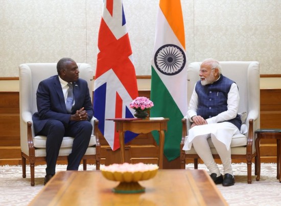 ब्रिटेन के विदेश मंत्री डेविड लैमी ने प्रधानमंत्री श्री नरेन्द्र मोदी से मुलाकात की: प्रधानमंत्री कार्यालय