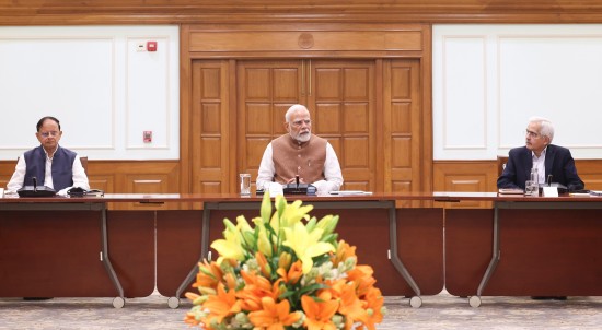 प्रधानमंत्री नरेन्‍द्र मोदी ने केन्‍द्र सरकार के सचिवों के साथ एक उच्च-स्तरीय बैठक की अध्यक्षता की: प्रधानमंत्री कार्यालय