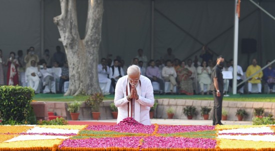 प्रधानमंत्री ने लाल बहादुर शास्त्री की जयंती पर उन्हें श्रद्धांजलि दी