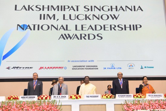 राष्ट्रपति ने लक्ष्मीपत सिंघानिया-आईआईएम लखनऊ राष्ट्रीय लीडरशीप पुरस्कार प्रदान किए: प्रधानमंत्री कार्यालय