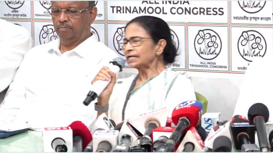 LIVE: पश्चिम बंगाल चुनाव में करारी हार के बाद मुख्यमंत्री ममता बनर्जी की प्रेस कॉन्फ्रेंस . 