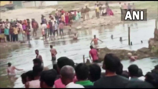 उत्तर प्रदेश में बाराबंकी के सुमाली नदी में एक नाव पलटने से तीन बच्चों की मौत!