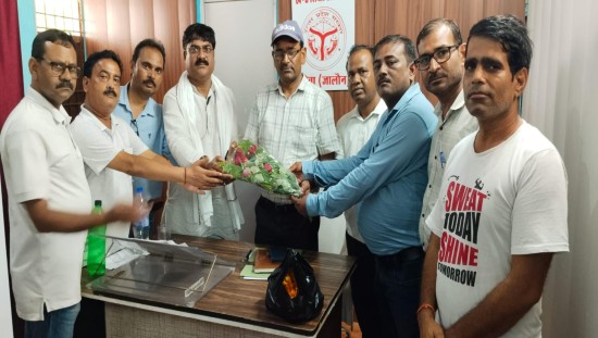 बीईओ महेवा रंगनाथ चौधरी से मिला राष्ट्रीय शैक्षिक महासंघ का प्रतिनिधिमंडल