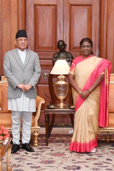 नेपाल के प्रधानमंत्री ने राष्ट्रपति से मुलाकात की