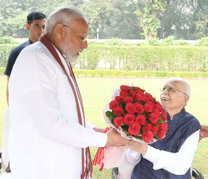 प्रधानमंत्री ने श्री लालकृष्ण आडवाणी से मुलाकात कर उन्हें जन्मदिन की बधाई दी