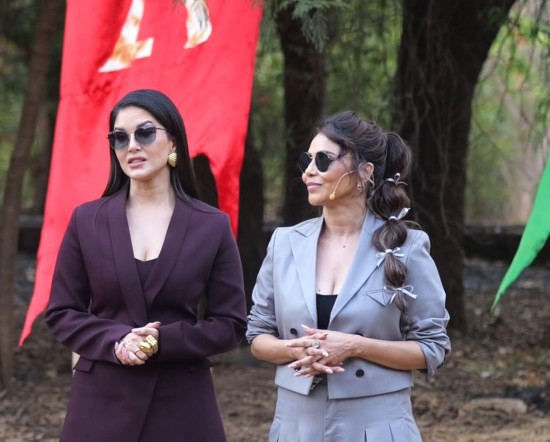 सनी लियोनी के हिंदी ज्ञान से दंग रह गई निकिता रावल